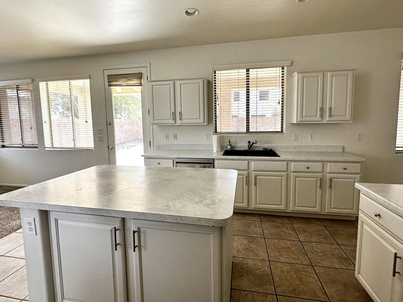 7044 S Bridal Vail Dr — Photo 3