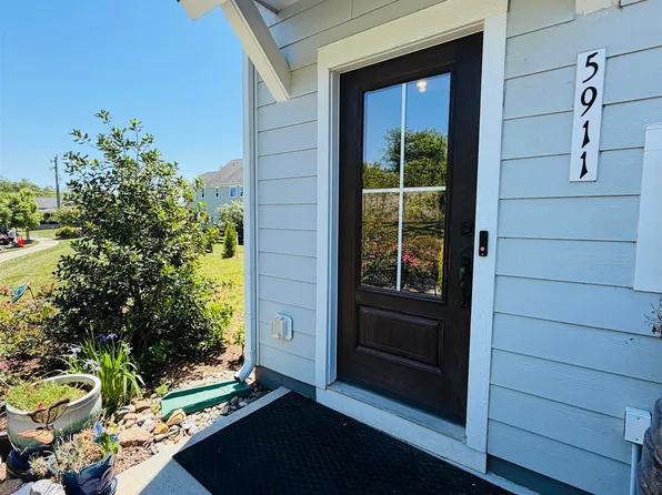 5911 McComb St, Crozet, VA 22932