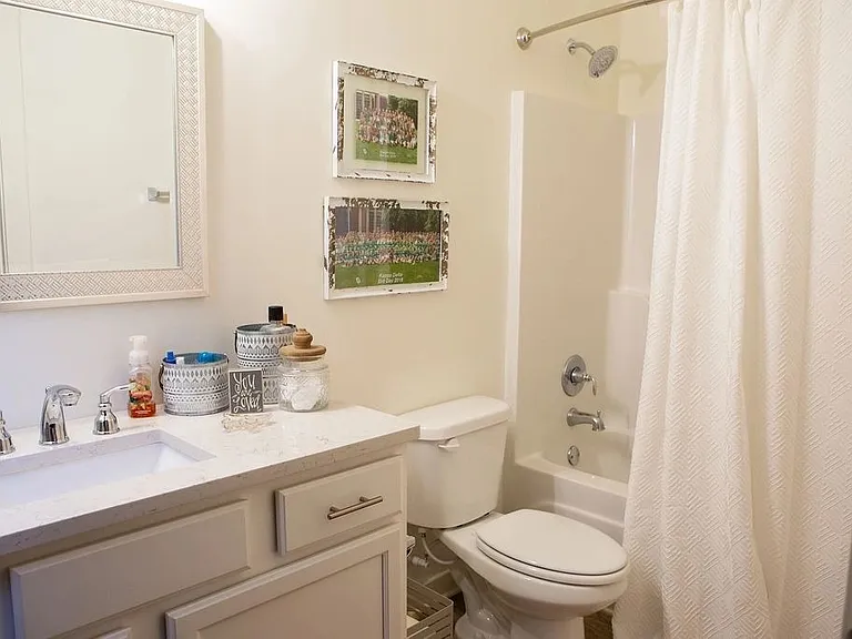2 / 3 / 4 BR Cottages - Bathroom