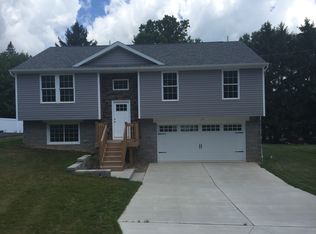 136 Ponderosa Dr, Beaver Falls, PA 15010