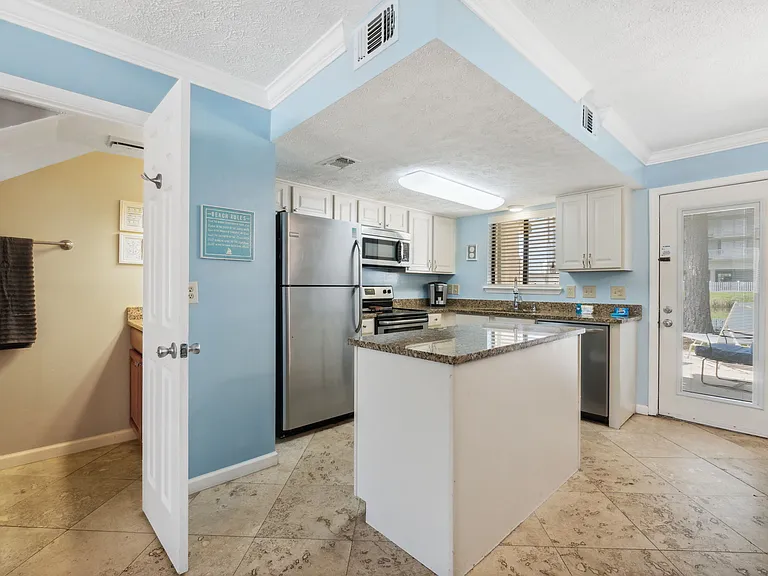 124 Robin Ln — Photo 8