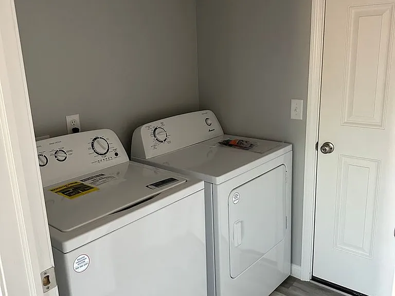 102 Marshall Loop — Photo 3