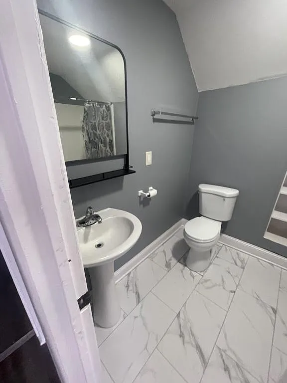 846 C St — Photo 2