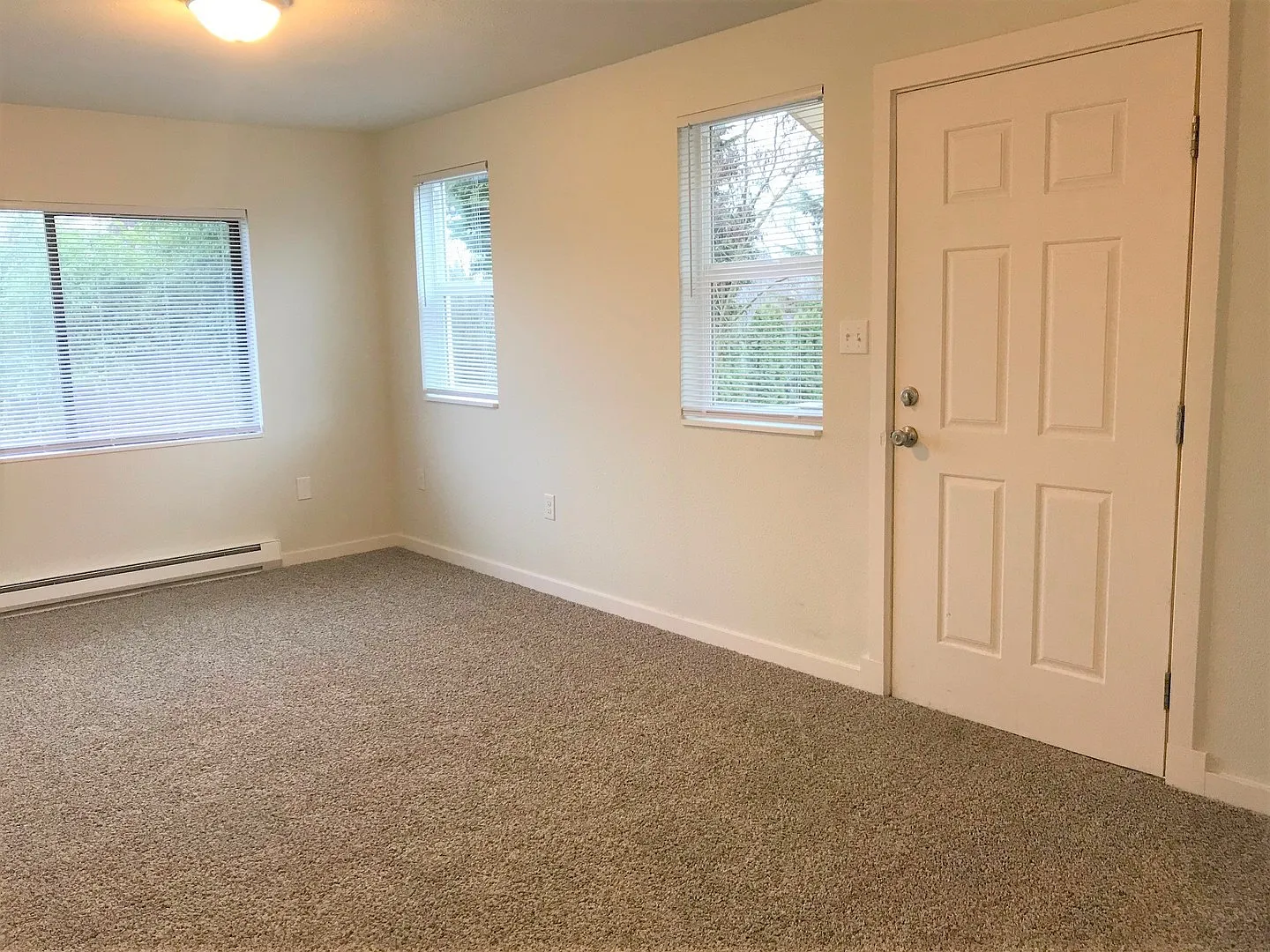 One Bedroom Cottage Duplex in Sheridan Park — Photo 4
