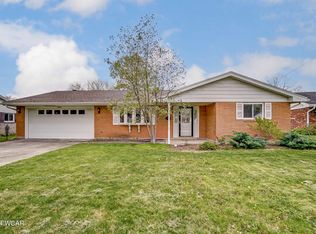 1048 Woodland Dr, Lima, OH 45805