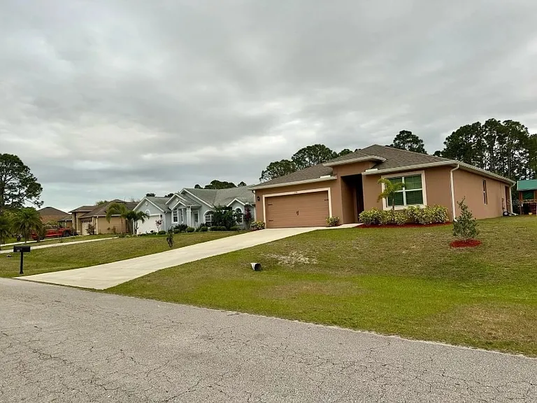 538 Vin Rose Cir SE — Photo 1
