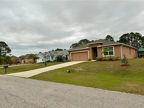 538 Vin Rose Cir SE Photo 1