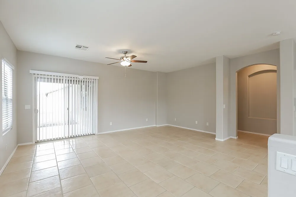 3 bed, 2.0 bath, 1602 sqft, $2,085 — Photo 3