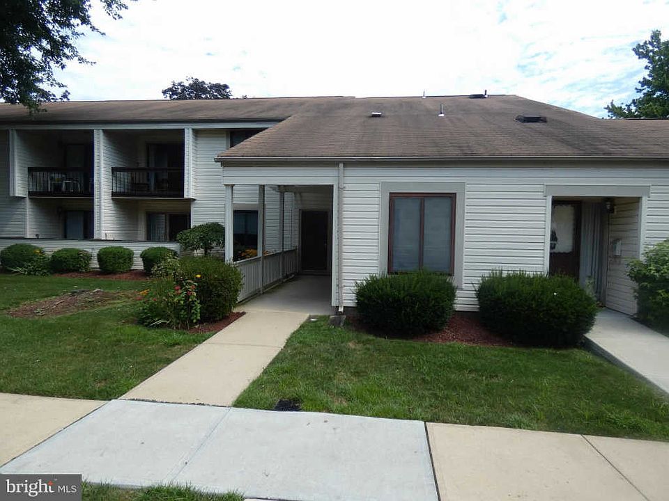 1st image of 13 Avon Dr