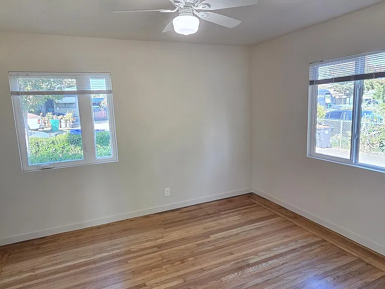 21615 Montgomery St — Photo 6
