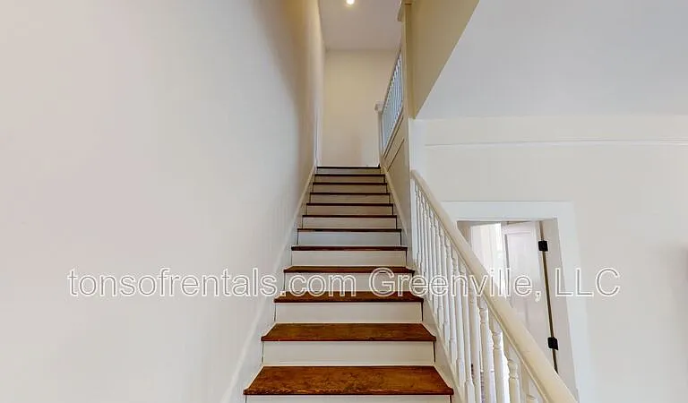 326 S Spring St — Photo 7