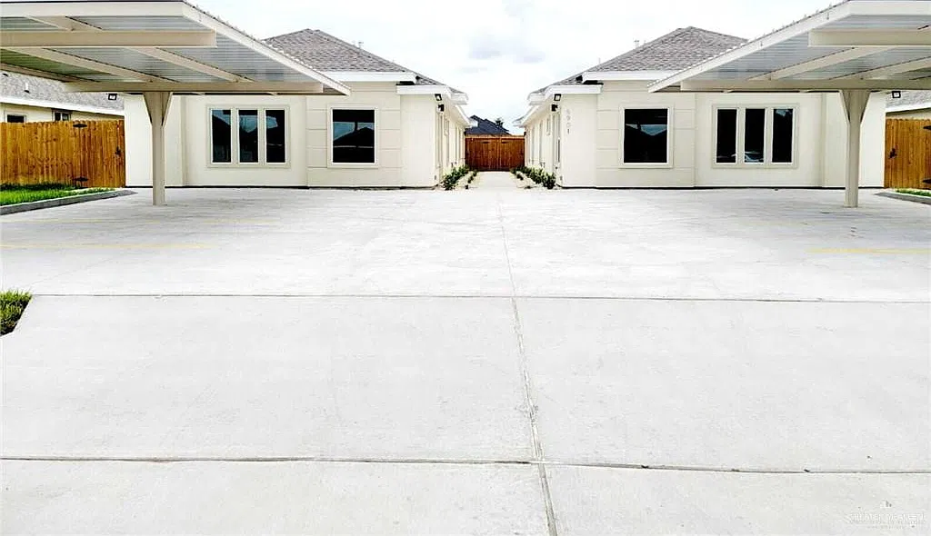 2 bed, 2.0 bath, 1068 sqft, $1,045 — Photo 1