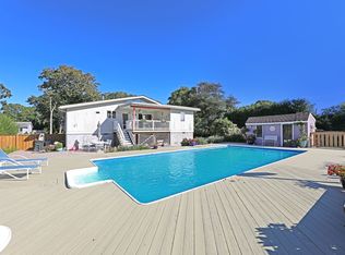28 Landing Ln, East Quogue, NY 11942