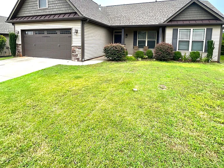 325 S Stonegate Dr — Photo 4