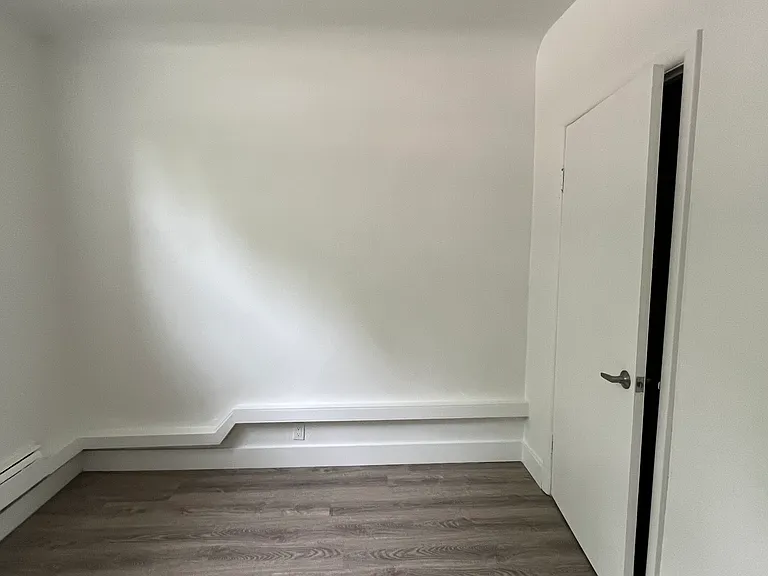 310 Speedvale Ave E — Photo 4