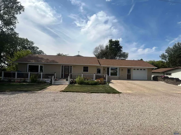 605 1st Ave W, Bison, SD 57620