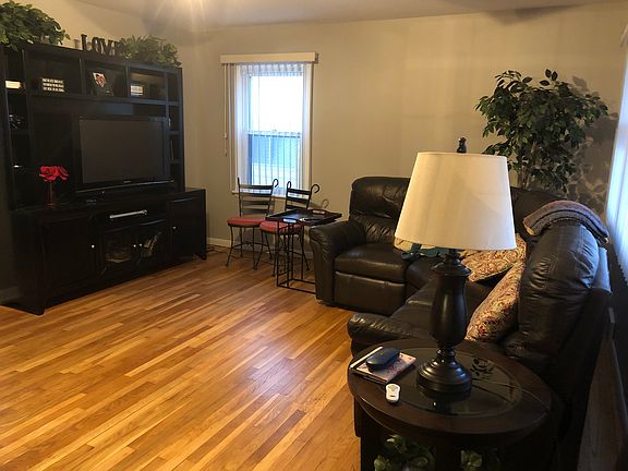 4th image of 139 N Prairie Ave