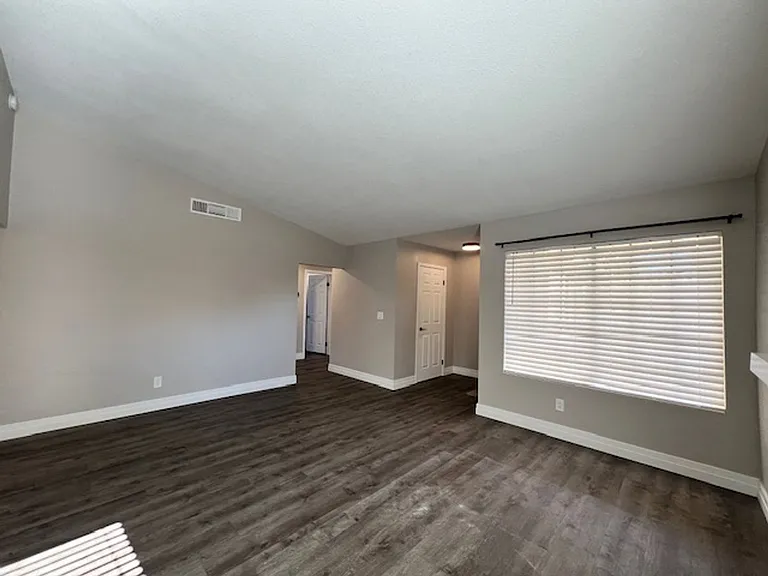 2526 Wolverton Ave — Photo 35