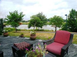 1929 Logan Manor Dr, Reston, VA 20190