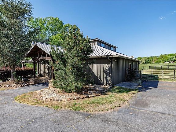 4th image of 5340 Drew Rd