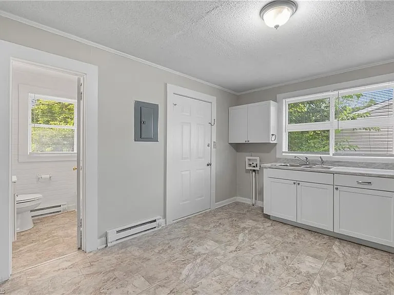 114 Charles Ave — Photo 11