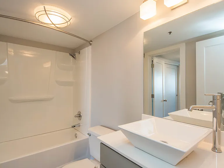 Park Plaza Apartments — Photo 14