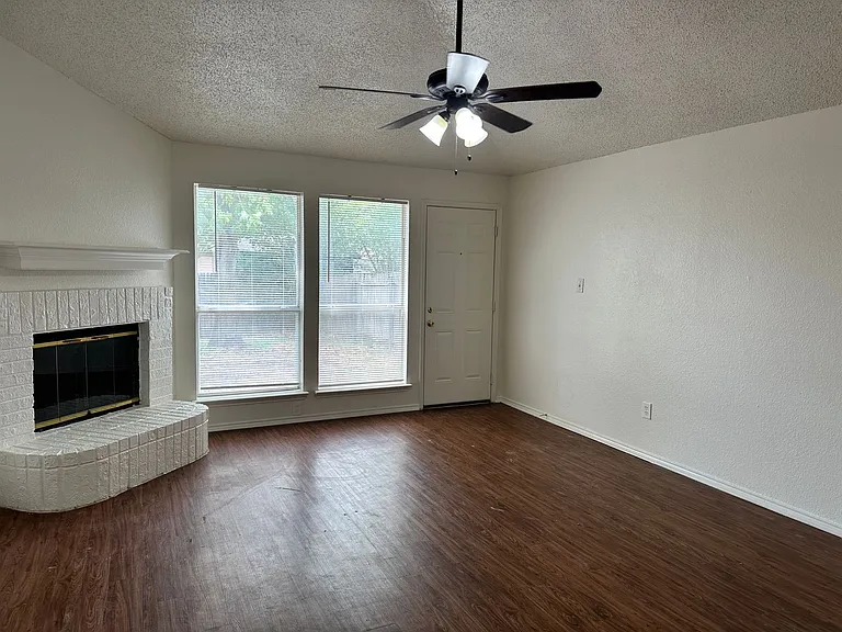 4024 Periwinkle Dr — Photo 11