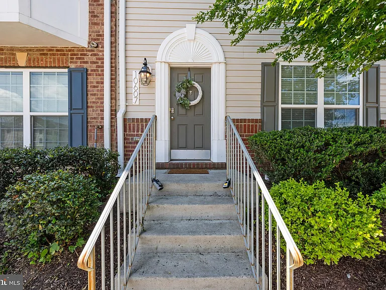 10607 Meridian Hill Way — Photo 3