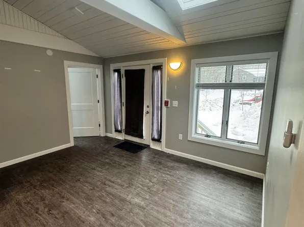 9 Monarch Way #101, Portsmouth, NH 03801