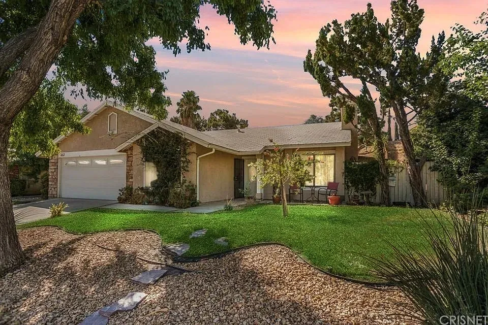 3 bed, 1110 sqft, $2,600 — Photo 4