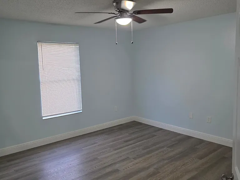 818 Mountbatten Ln — Photo 14