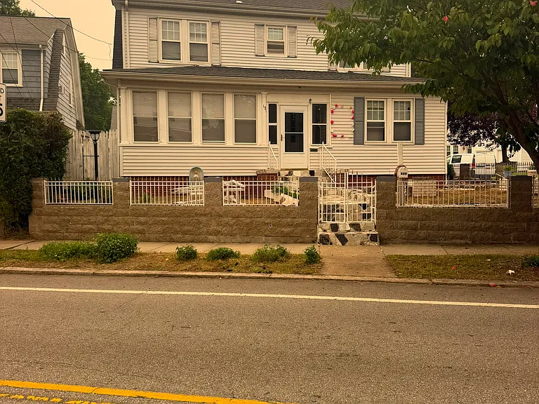 131 Gentian Ave — Photo 2