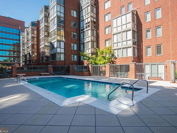 3rd image of 1045 N Utah St APT 202