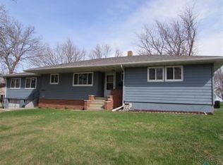 1024 E 3rd St, Garretson, SD 57030
