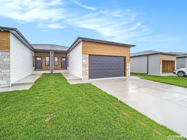 1120 Titan Dr, Hickman, NE 68372