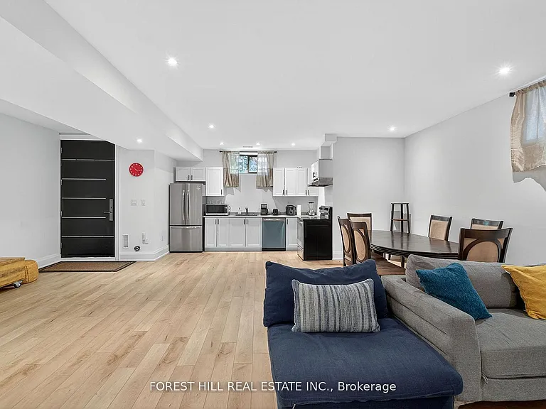 645 Coldstream Ave #BASEMENT — Photo 2