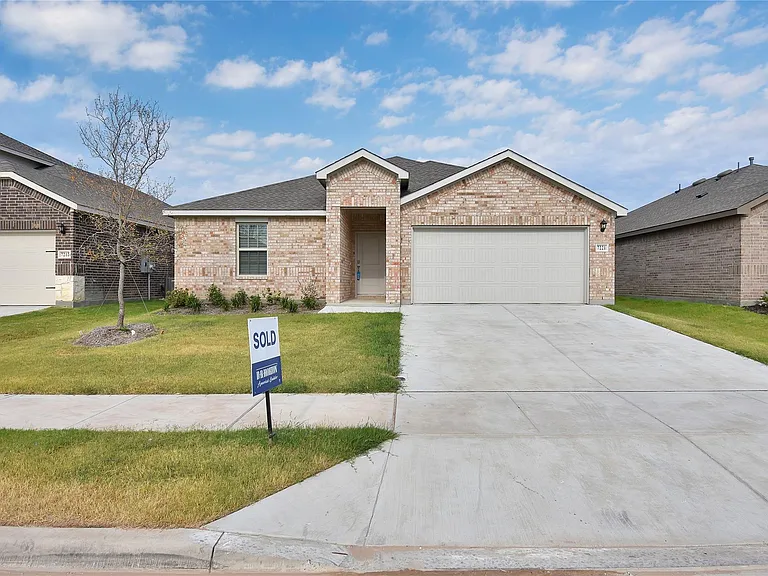 7221 Mayplace Dr — Photo 1