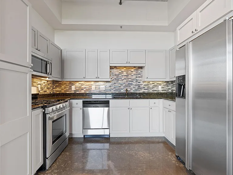 800 W 5th St #702 — Photo 5