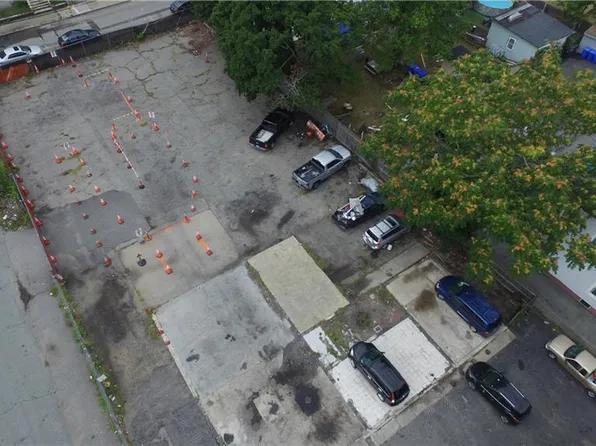 264 Weeden St, Pawtucket, RI 02860