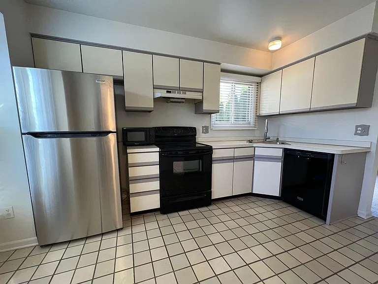 1629 Glenbrooke Ct — Photo 12
