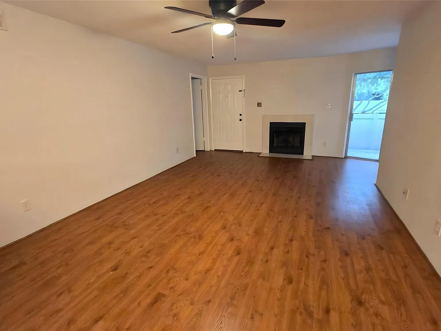 2 bed, 2.0 bath, 1014 sqft, $1,300 — Photo 3
