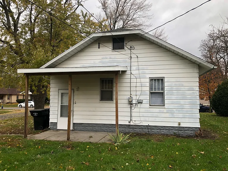 1332 E Donald St — Photo 6