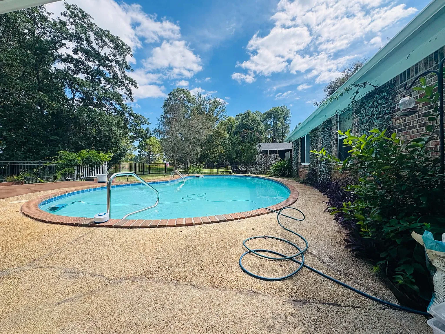 4 bed, 2305 sqft, $3,200 — Photo 3