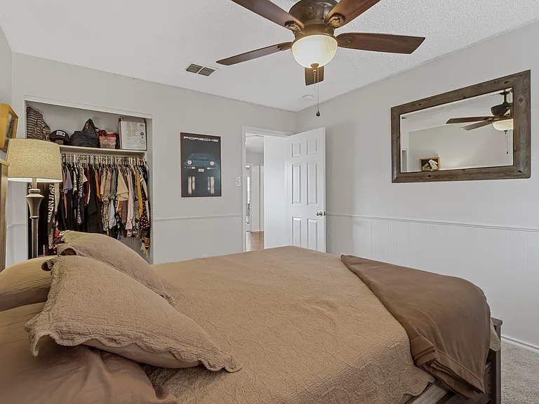 2202 Barton Springs Dr — Photo 35