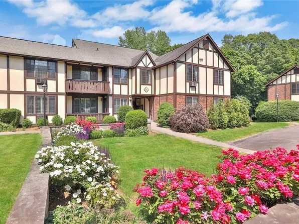 56 Foxwood Drive #8, Pleasantville, NY 10570