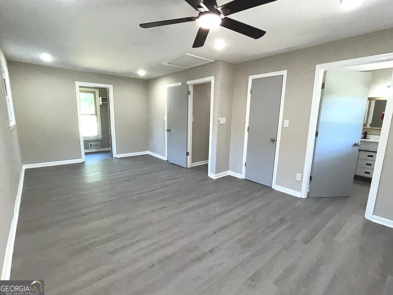 1523 Delia Dr — Photo 7