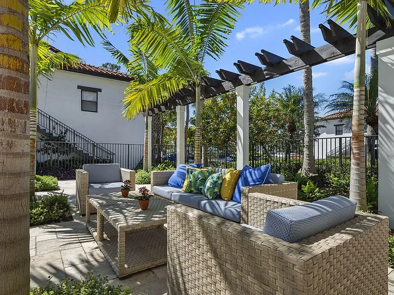 Sherwood on the Park Florida Apartments