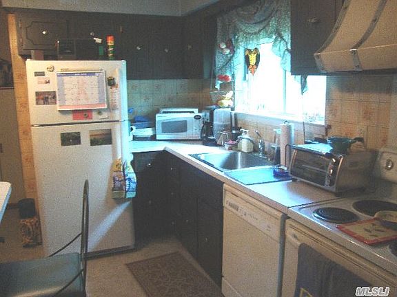 4th image of 10 Filmore Ave