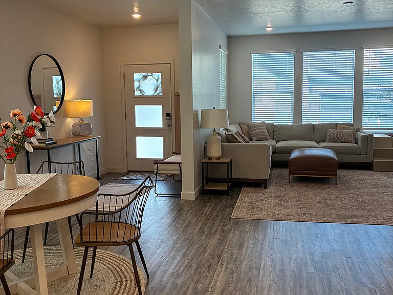 727 Miller Ave — Photo 4