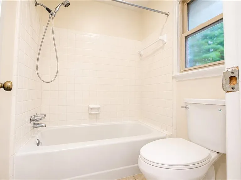 3470 Clubland Dr — Photo 16